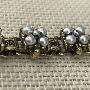 Vintage Gray pearl & Gold bracelet with beautiful filigree. measures 7 3…